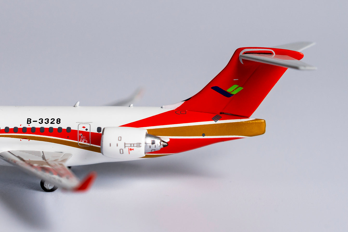 1:400 NG Models Comac House Colors ARJ21-700 B-3328 NG21016