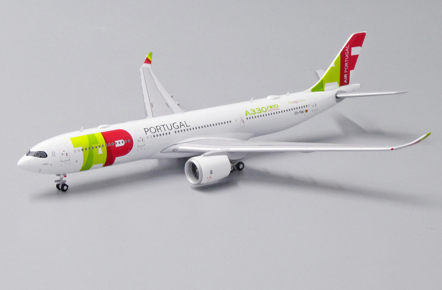 1:400 JC Wings TAP Air Portugal A330-900neo "A330neo Sticker" CS-TUA LH4155 OFFICIALLY LICENCED PRODUCT