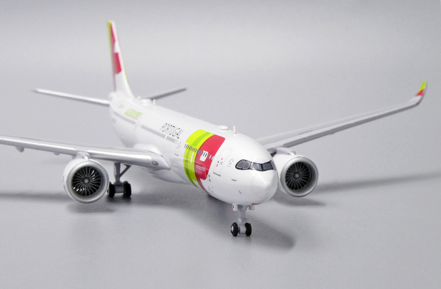 1:400 JC Wings TAP Air Portugal A330-900neo "A330neo Sticker" CS-TUA LH4155 OFFICIALLY LICENCED PRODUCT