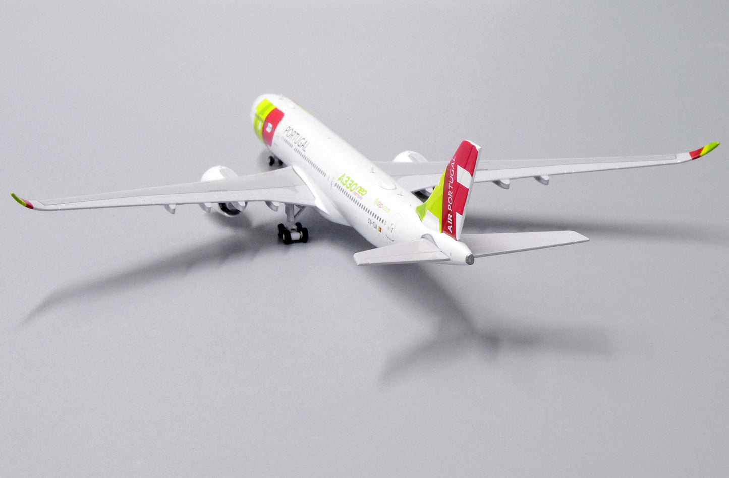 1:400 JC Wings TAP Air Portugal A330-900neo "A330neo Sticker" CS-TUA LH4155 OFFICIALLY LICENCED PRODUCT