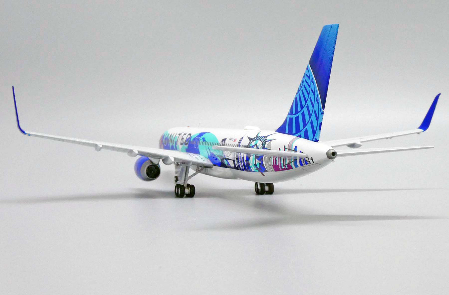 1:200 JC Wings United Airlines Boeing 757-200 “Her Art Here - New York/New Jersey Livery” N14102 LH2269