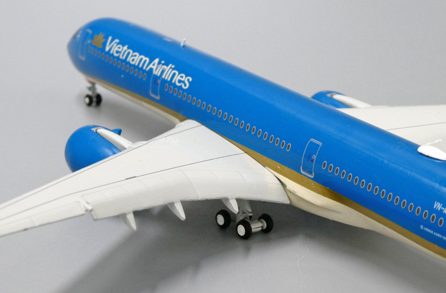 1:400 JC Wings Vietnam Airlines Airbus A350-900 "Flaps Down" VN-A891 LH4053A