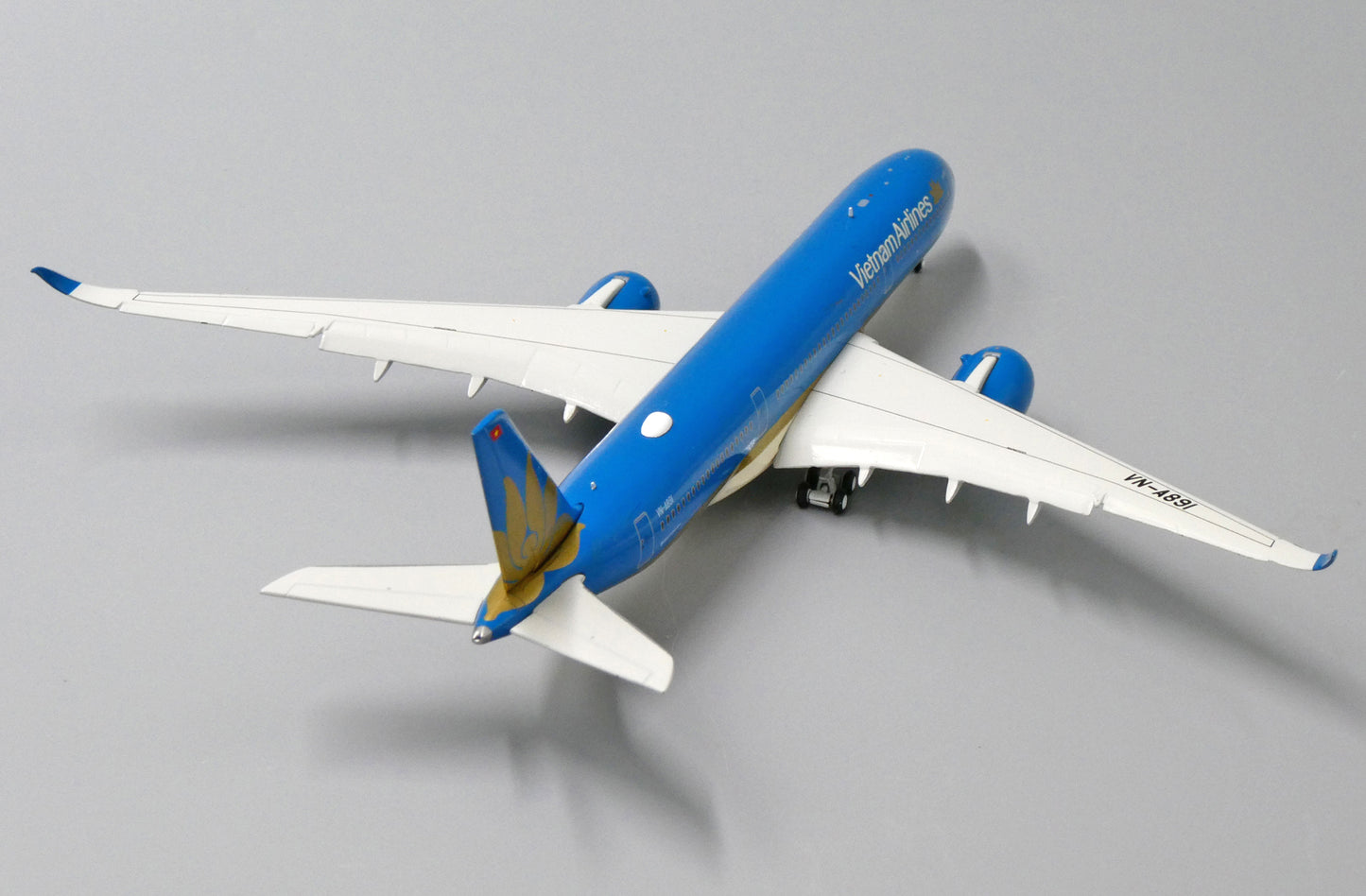 1:400 JC Wings Vietnam Airlines Airbus A350-900 "Flaps Down" VN-A891 LH4053A