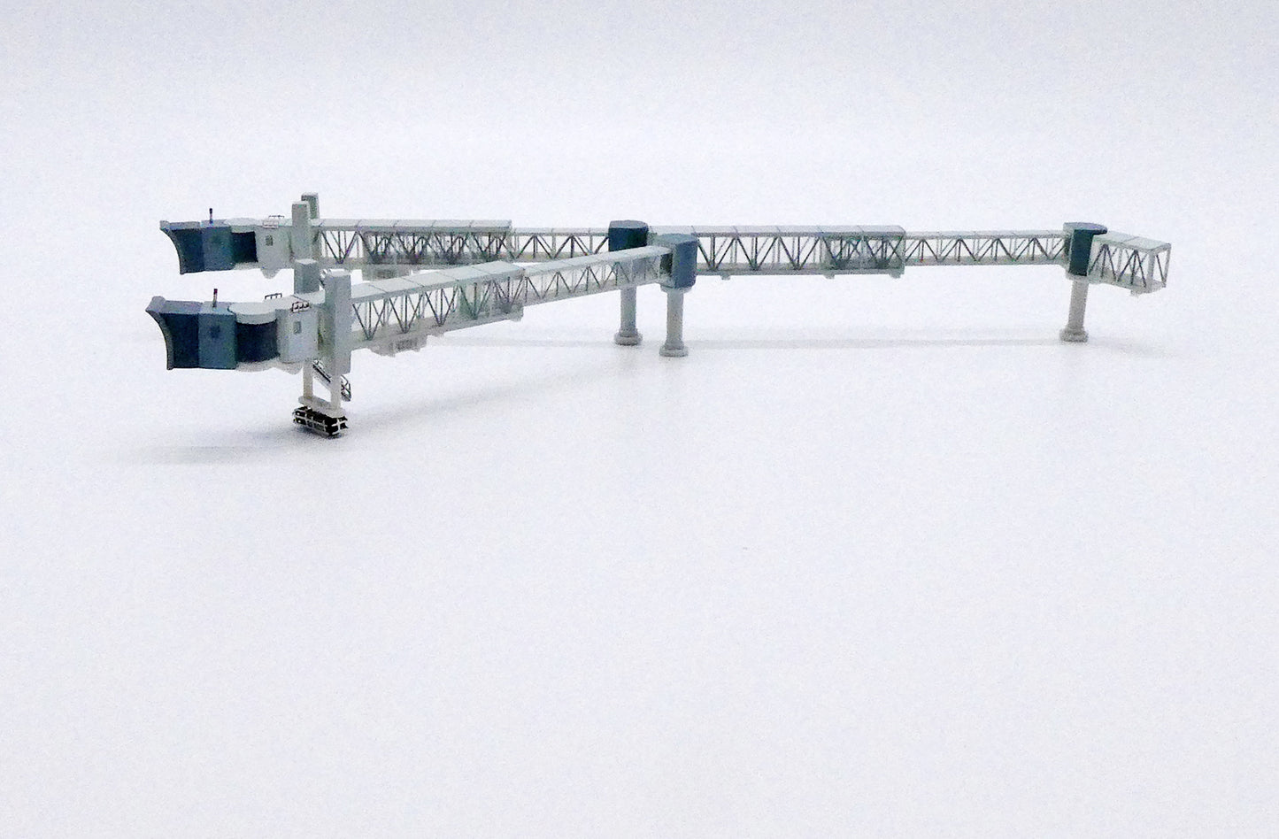 1:400 JC Wings Air Bridge Jetway (Widebody Dual Jetway, Black) LH4220 Pack of 1