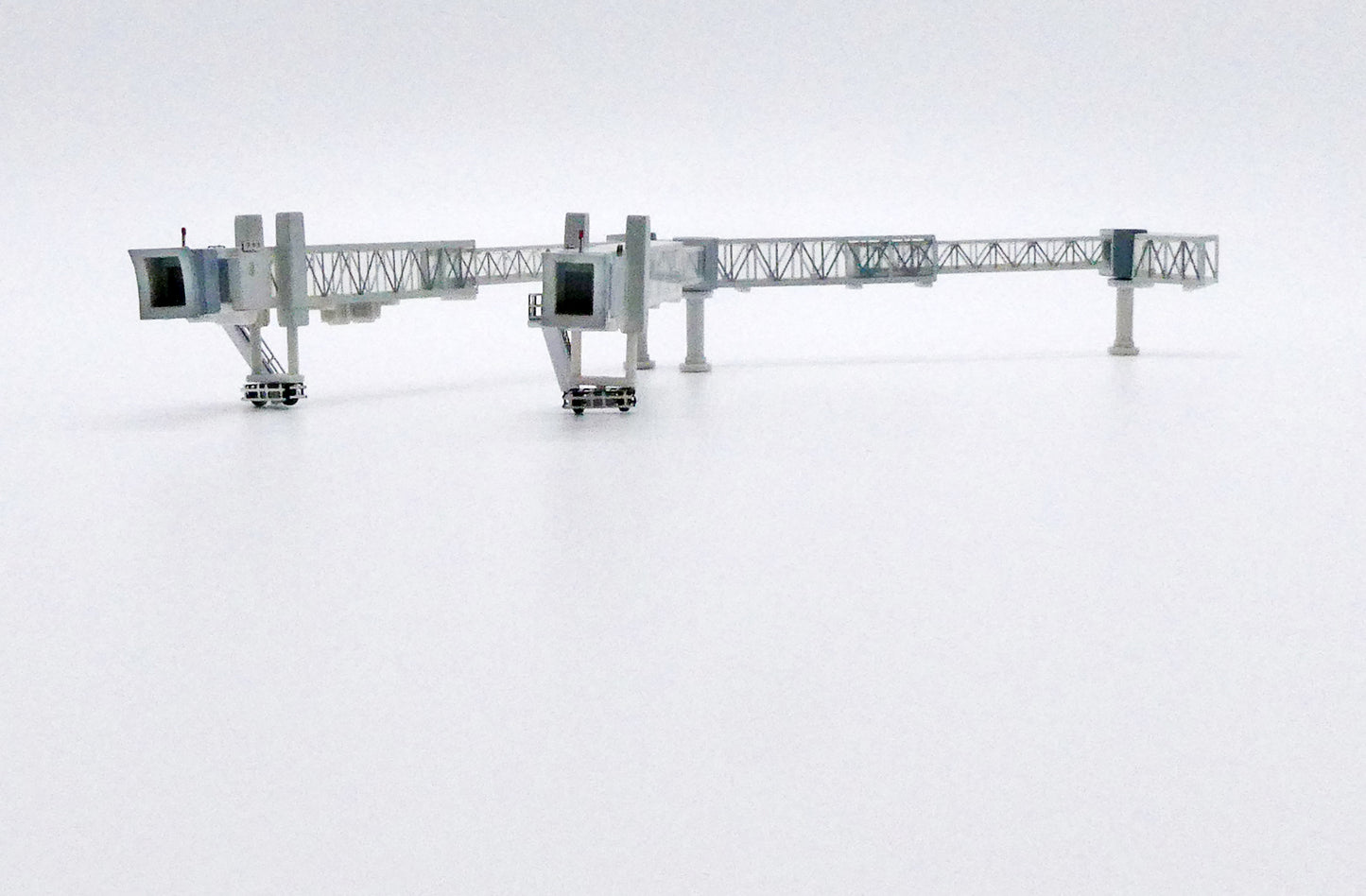 1:400 JC Wings Air Bridge Jetway (Widebody Dual Jetway, Black) LH4220 Pack of 1