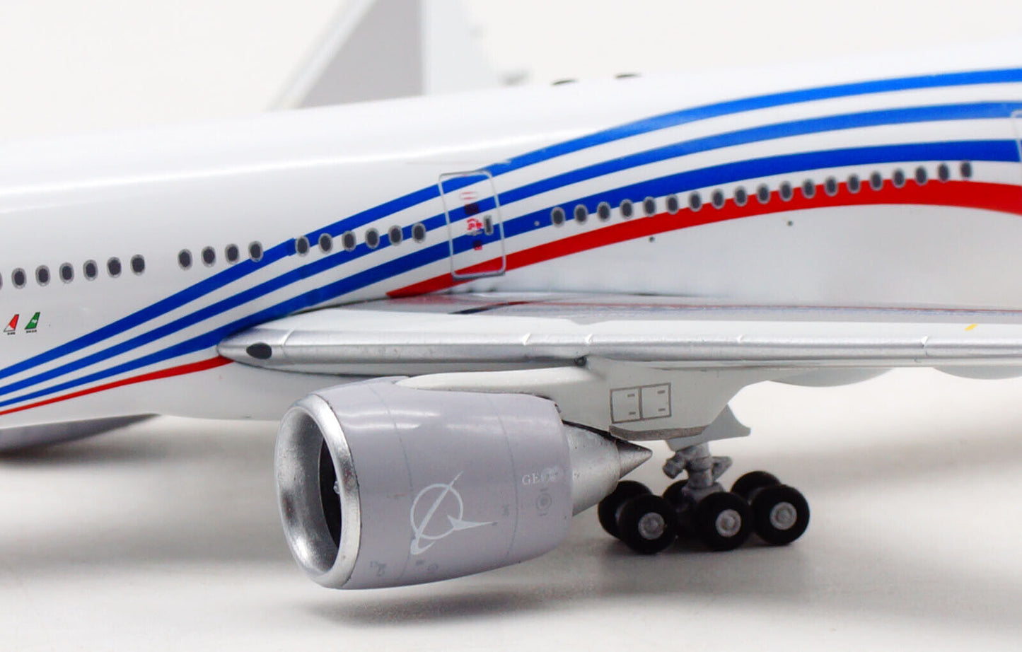 1:400 Aviation400 Boeing House Colors 777-300ER N5017V AV4092