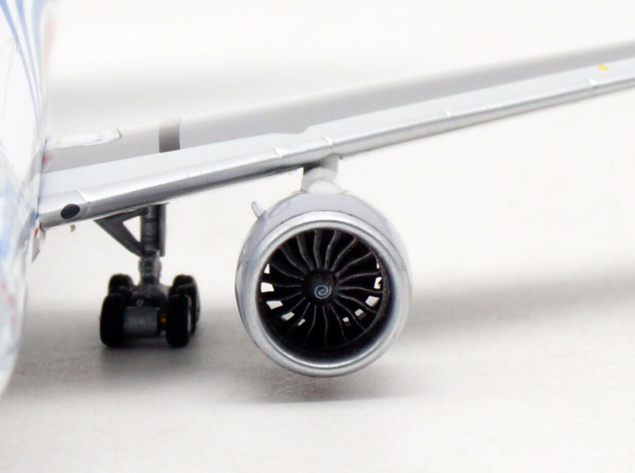 1:400 Aviation400 Boeing House Colors 777-300ER N5017V AV4092