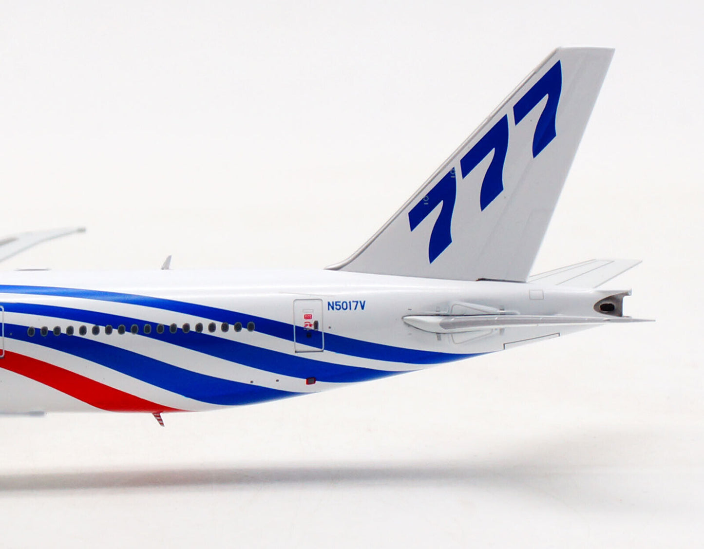 1:400 Aviation400 Boeing House Colors 777-300ER N5017V AV4092