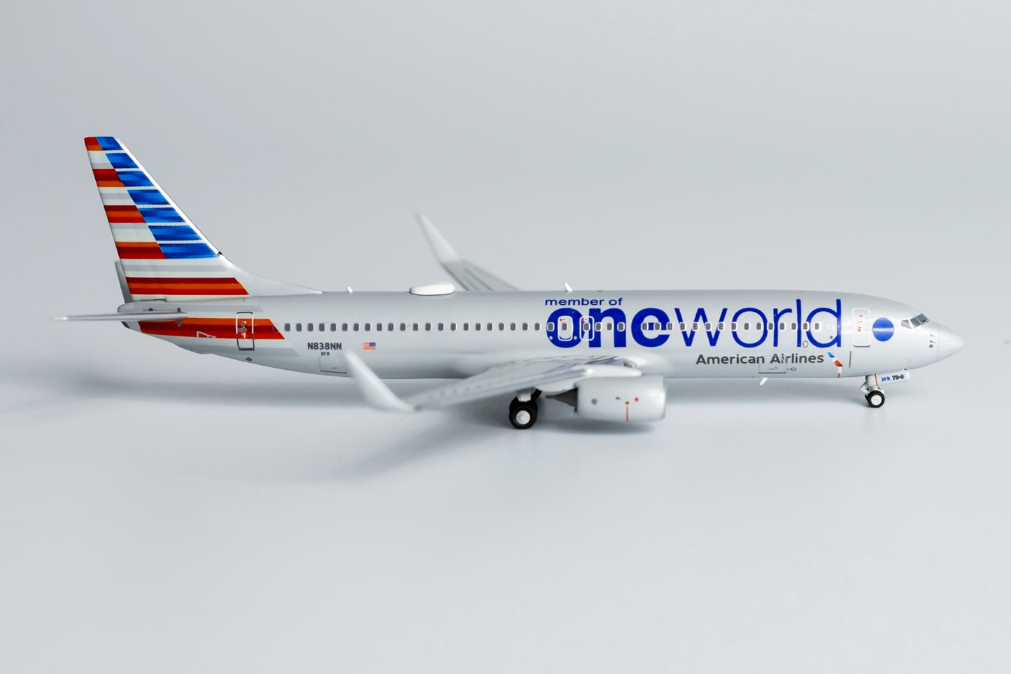 1:400 NG Models American Airlines Boeing 737-800 "One World" N838NN NG58117