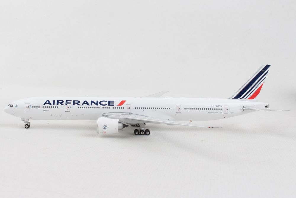 1:400 Phoenix Models Air France Boeing 777-300ER F-GZND PH4400