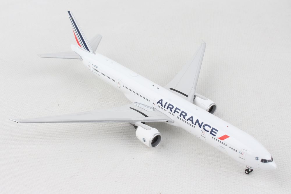 1:400 Phoenix Models Air France Boeing 777-300ER F-GZND PH4400