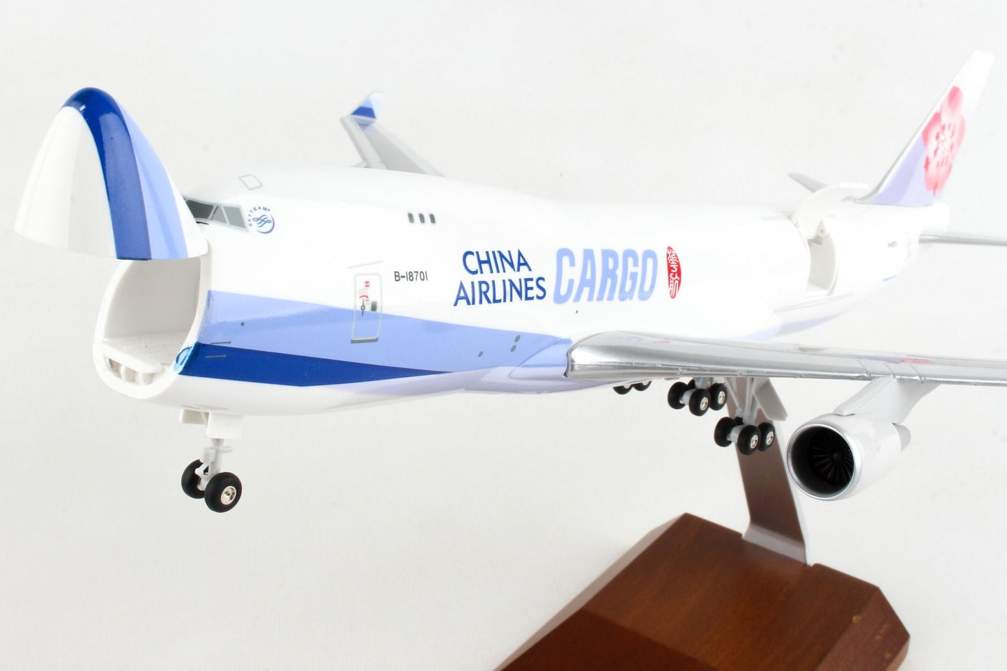 SKYMARKS CHINA 747-400F 1/200 W/GEAR & OPENING DOORS