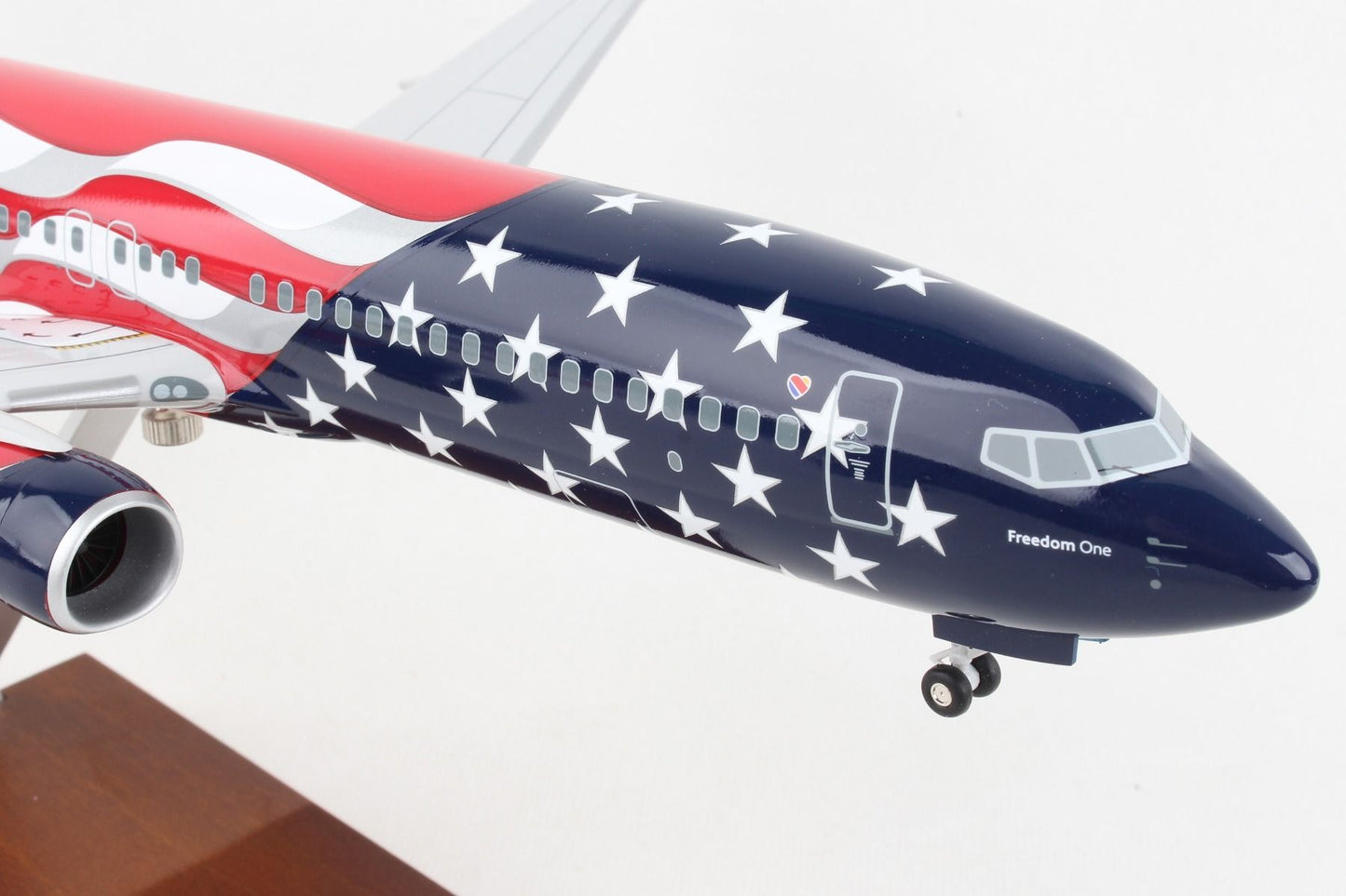 1:100 Skymarks Supreme Southwest Airlines Boeing 737-800 "Freedom One" W/WOOD STAND & GE N500WR SKR8288