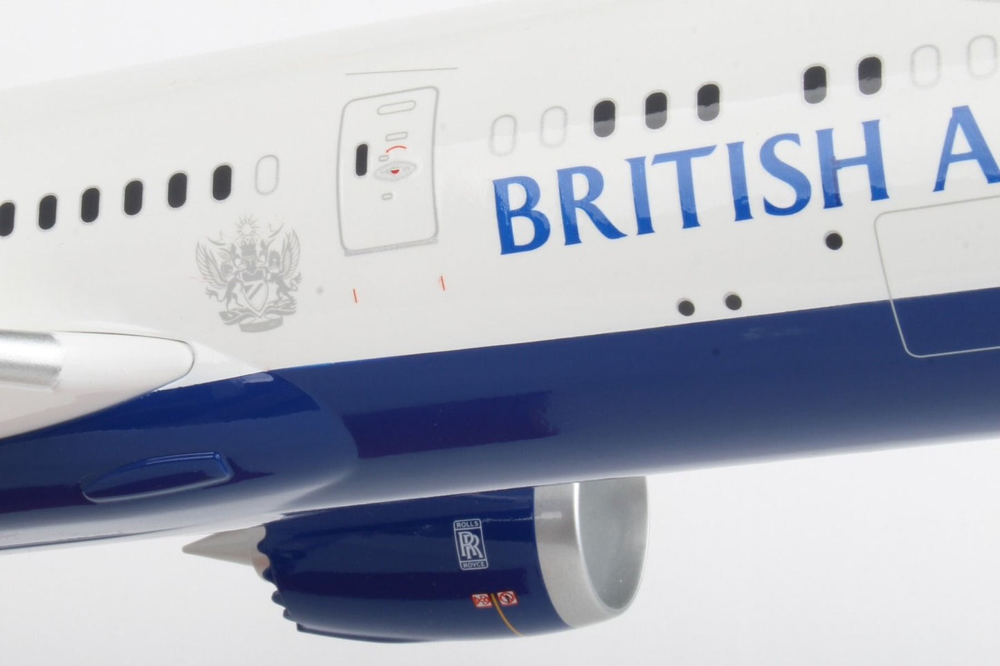 SKYMARKS BRITISH 787-9 1/100 W/WOOD STAND & GEAR (**)