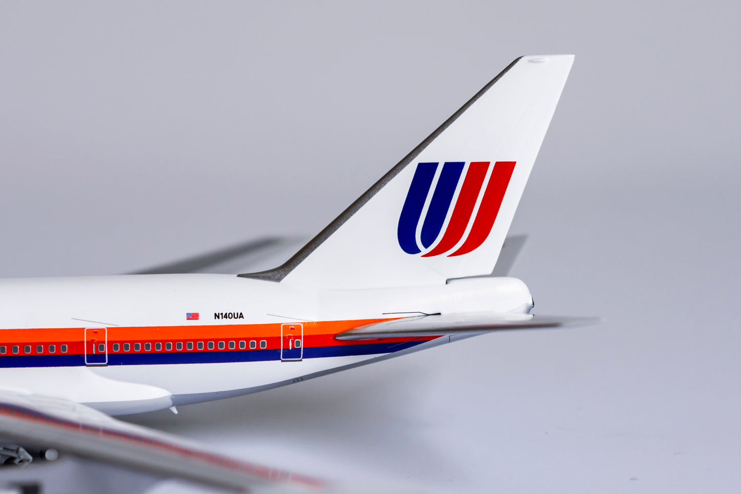 1:400 NG Models United Airlines Boeing 747SP "Saul Bass" N140PA NG07013