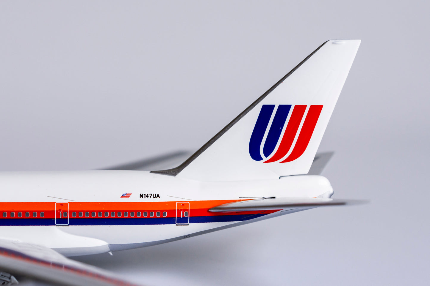 1:400 NG Models United Airlines Boeing 747SP "Saul Bass, Friendship One" N147PA 07015