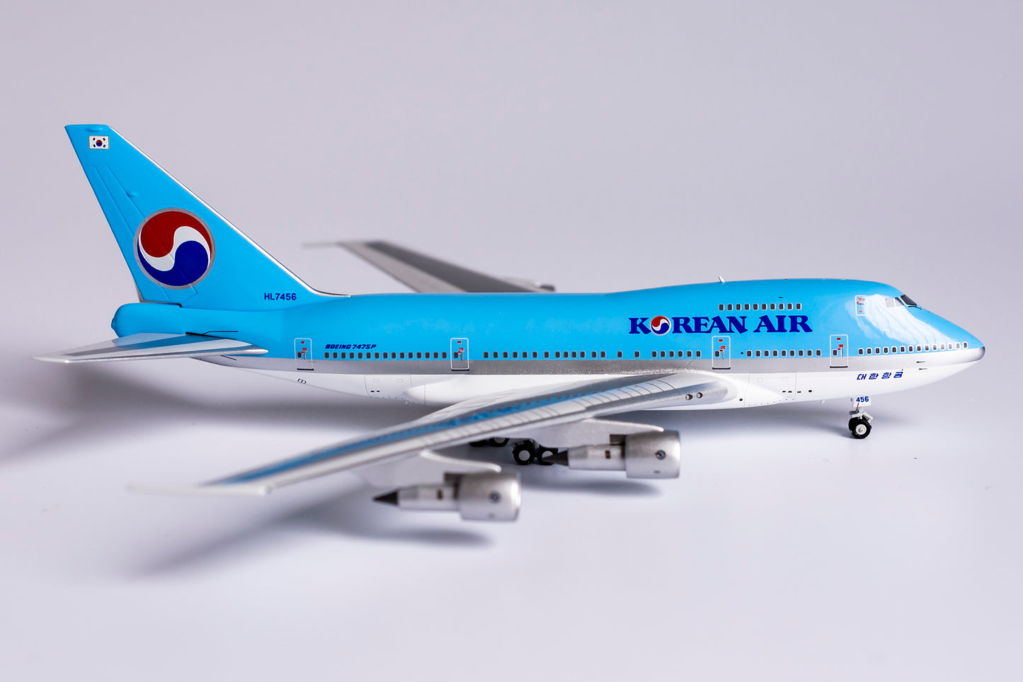 1:400 NG Models Korean Air Boeing 747SP "New Colors" HL7456 NG07016