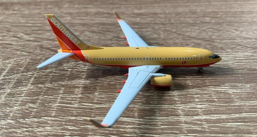 1:400 Panda Models Southwest Airlines Boeing 737-700 "Desert Gold Livery" N724SW PW0004