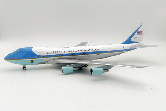 InFlight200 IFVC25A0222P USAF Air Force One VC-25 28000 with Key Chain