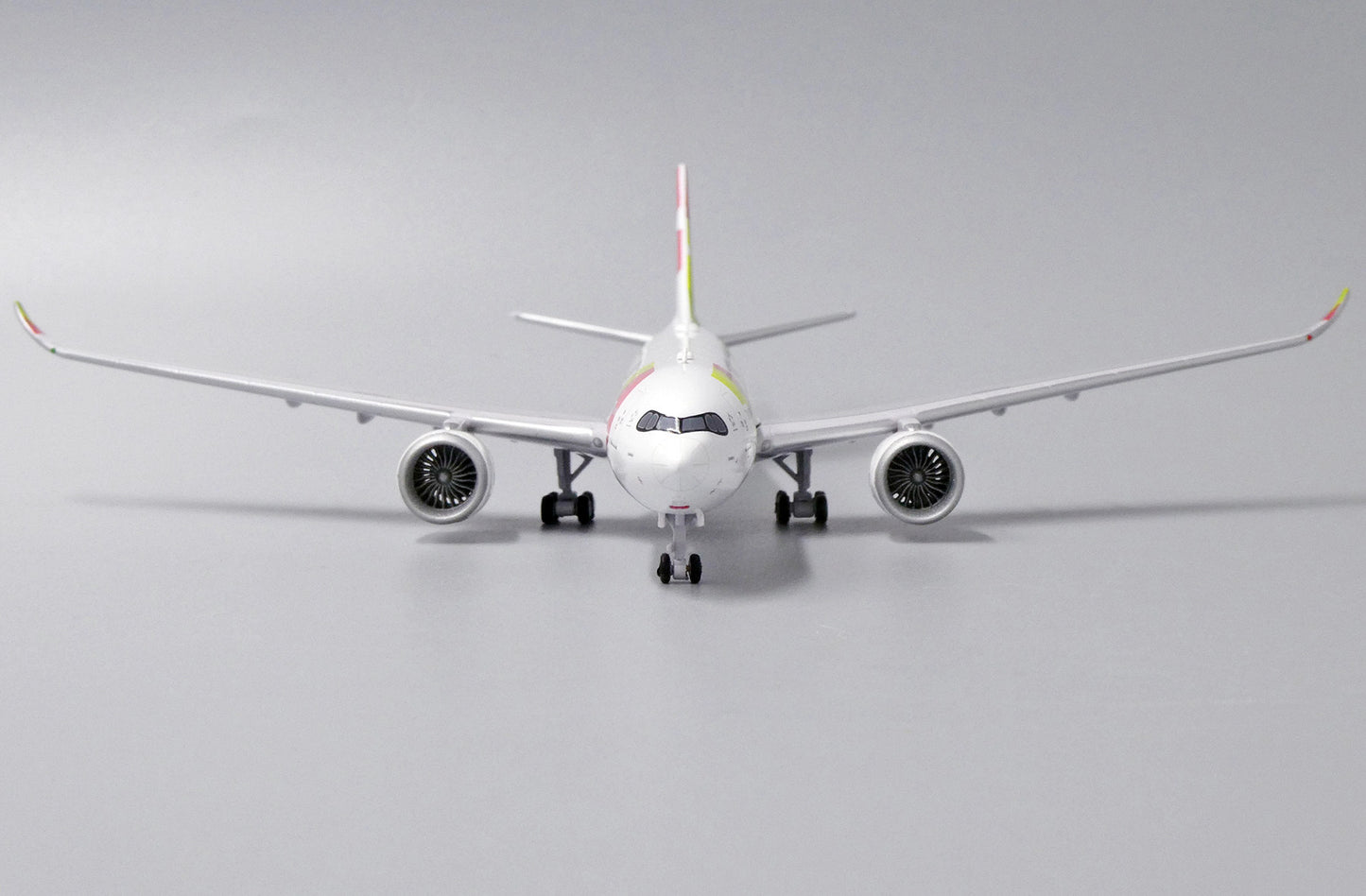 1:400 JC Wings TAP Air Portugal A330-900neo "A330neo Sticker" CS-TUA LH4155 OFFICIALLY LICENCED PRODUCT