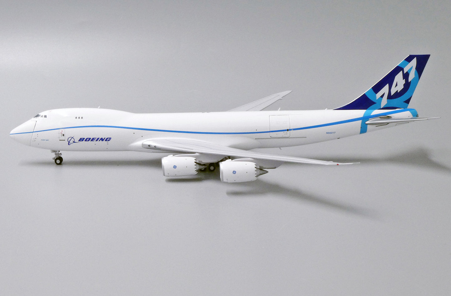 1:400 JC Wings Boeing Company 747-8F "Interactive Series" N50217 LH4169C