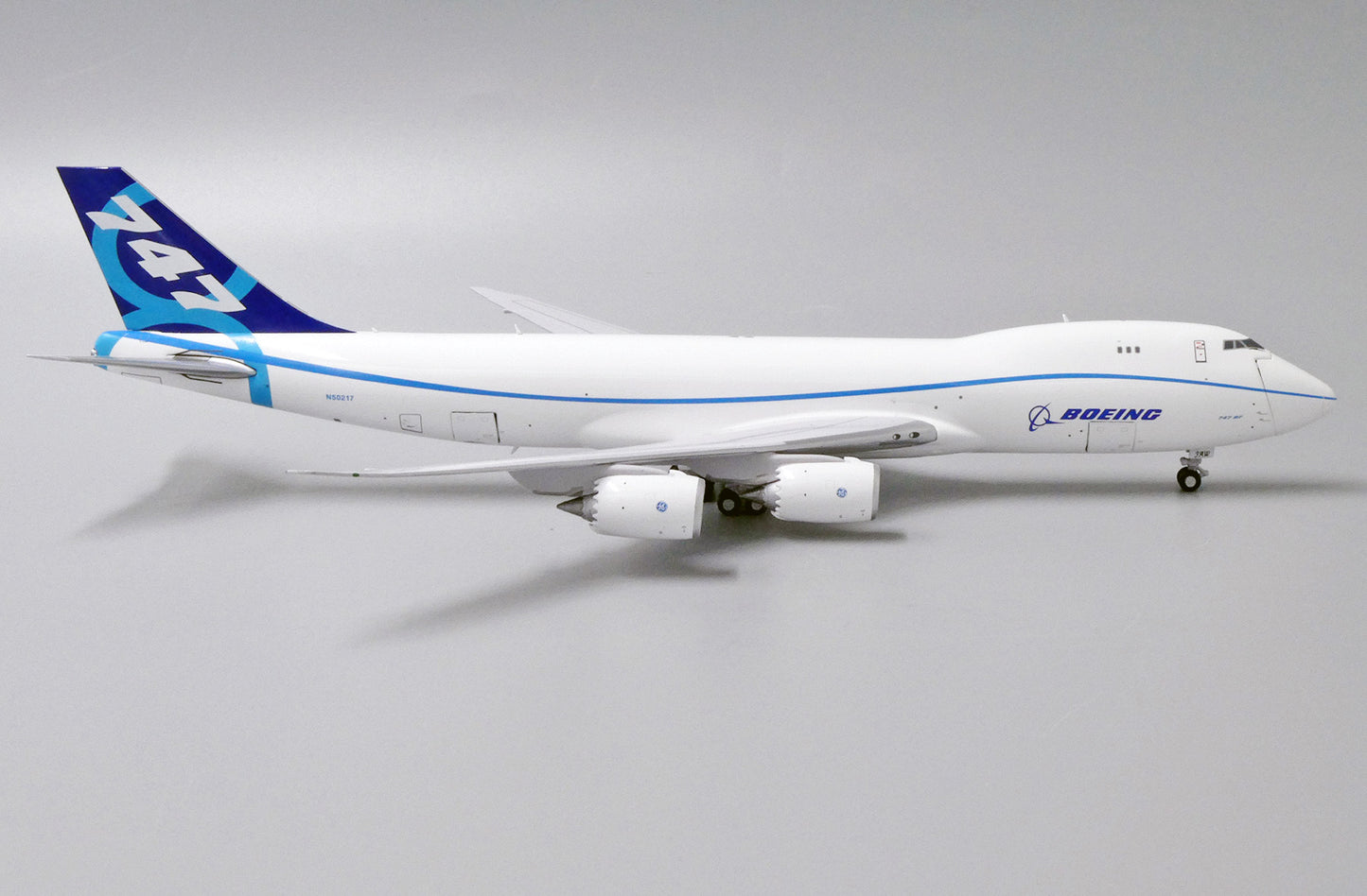 1:400 JC Wings Boeing Company 747-8F "Interactive Series" N50217 LH4169C