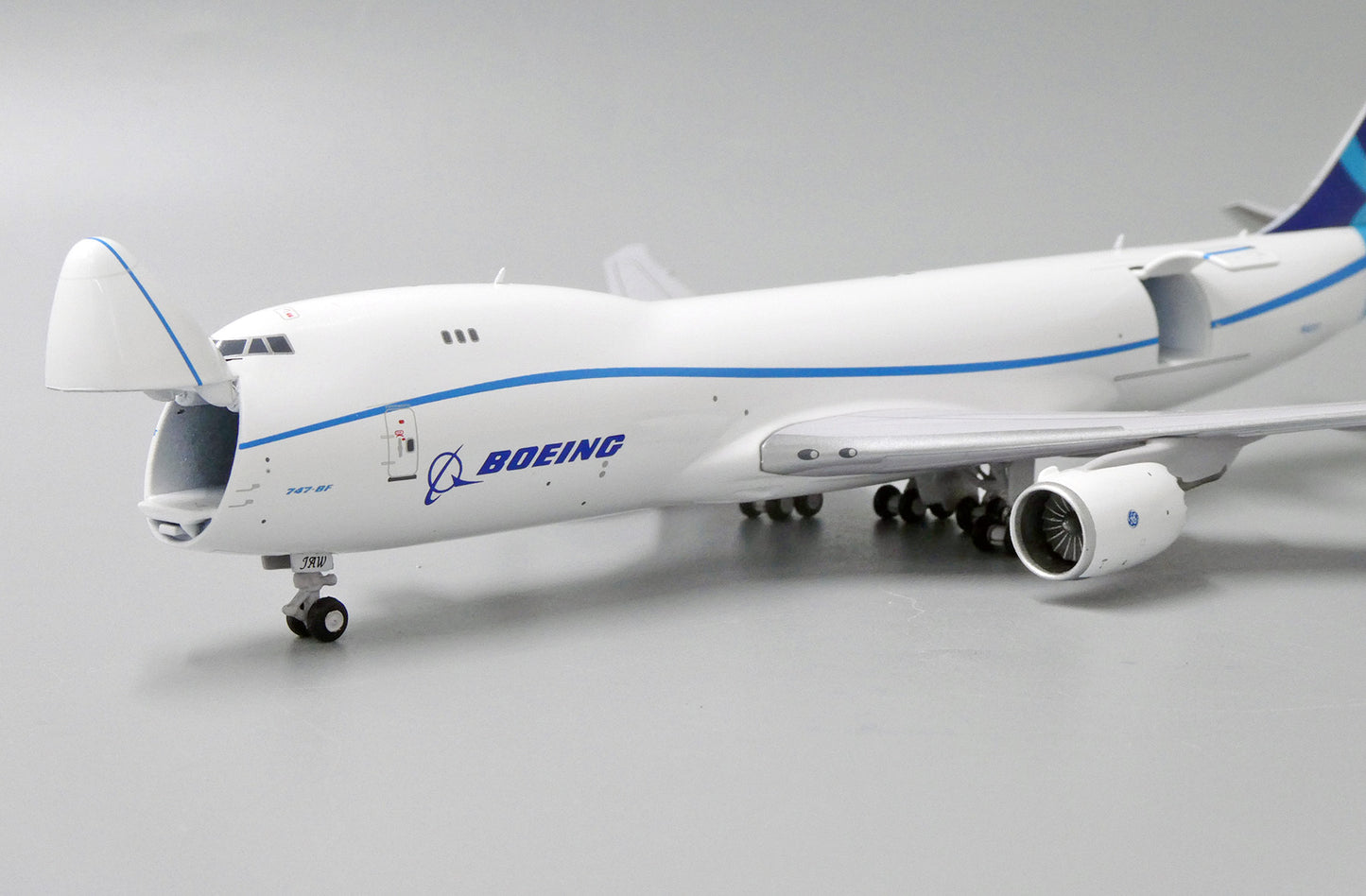 1:400 JC Wings Boeing Company 747-8F "Interactive Series" N50217 LH4169C
