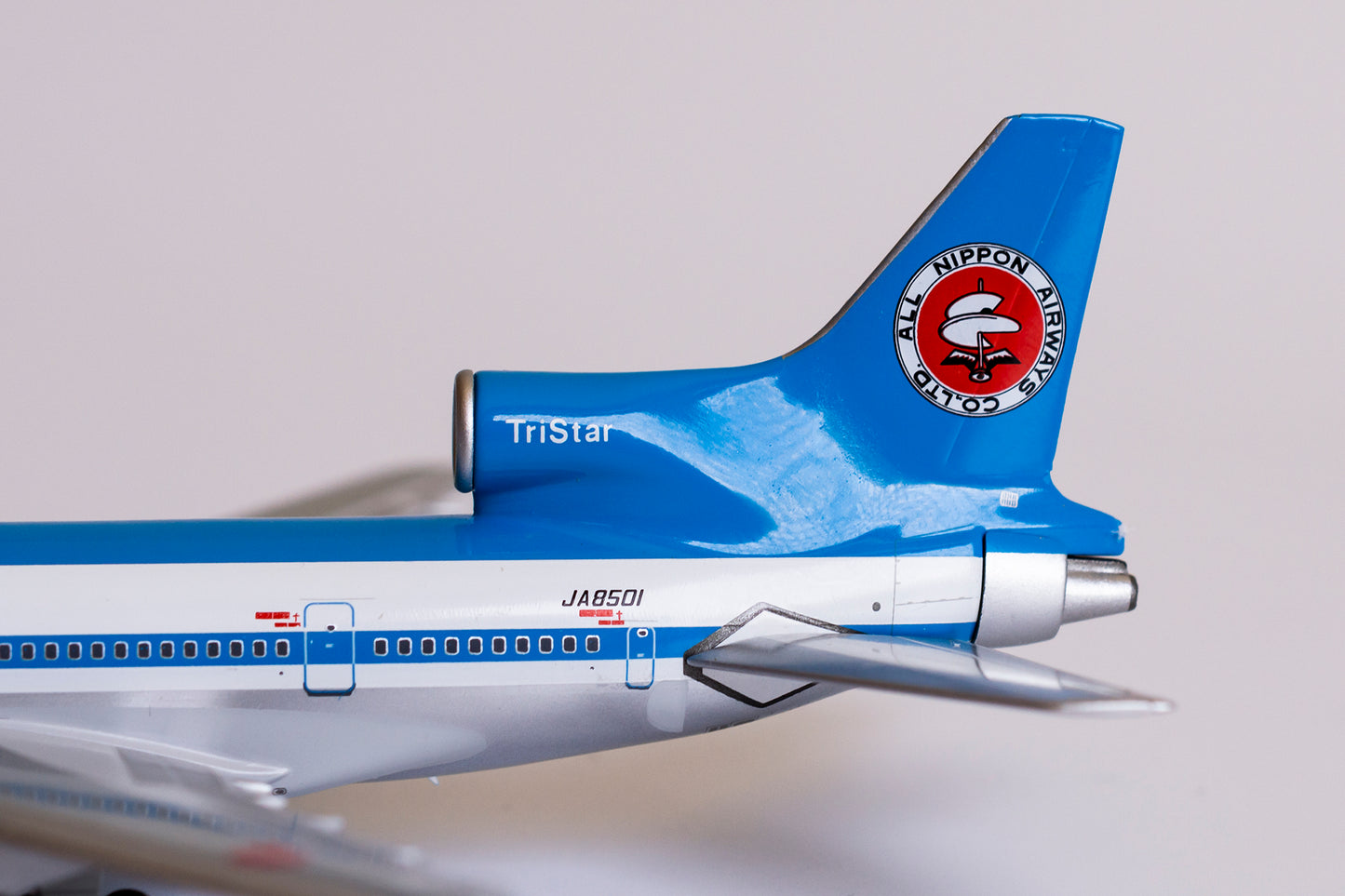 1:400 NG Models All Nippon Airways (ANA) Lockheed L-1011-1 "1970s livery" JA8501 NG31023