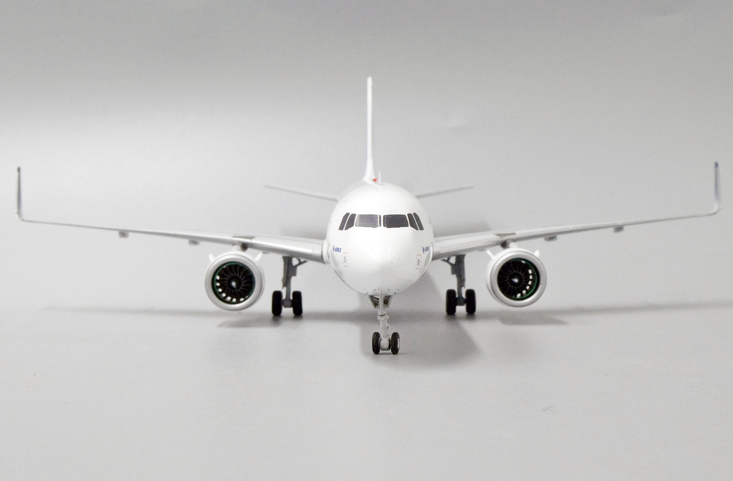 1:200 JC Wings Airbus Industries A321neo D-AVXA LH2215 w/ Stand