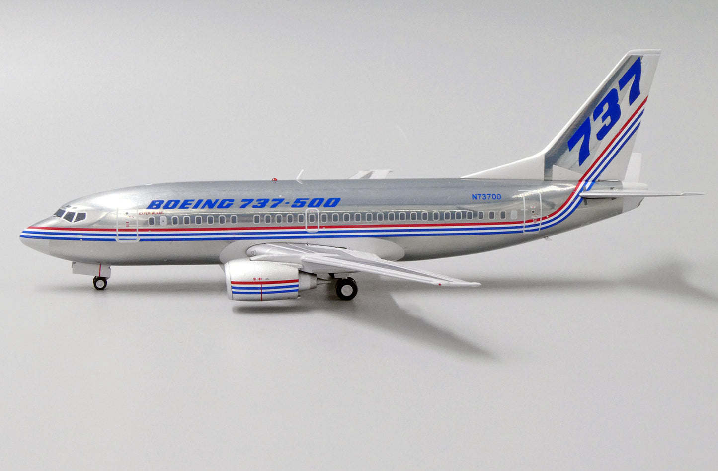 1:200 JC Wings Boeing House Colors 737-500 N73700 LH2231 w/ Stand