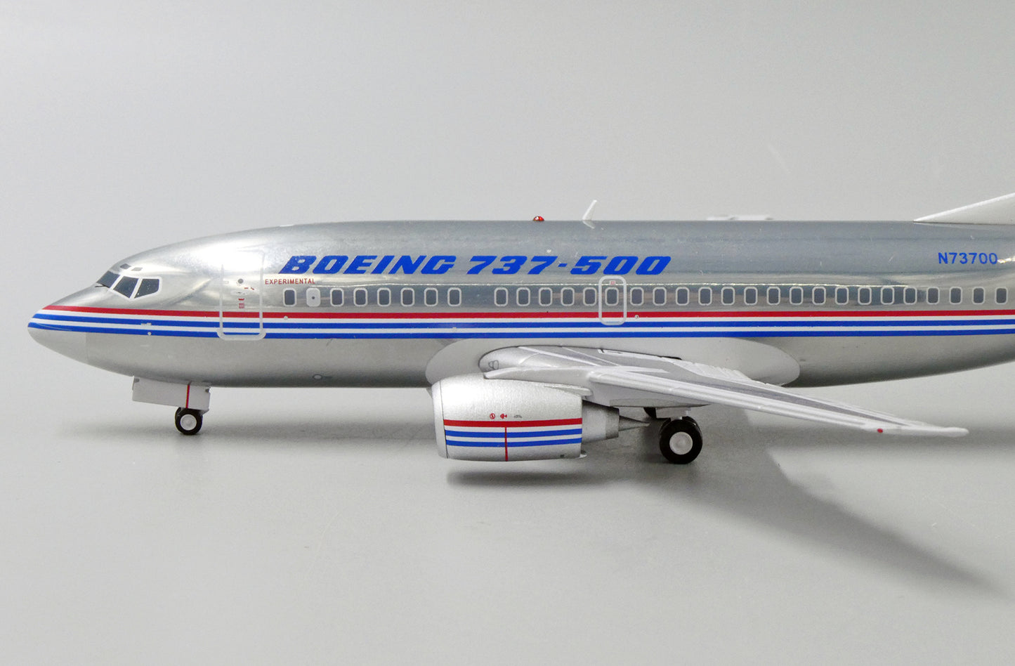 1:200 JC Wings Boeing House Colors 737-500 N73700 LH2231 w/ Stand