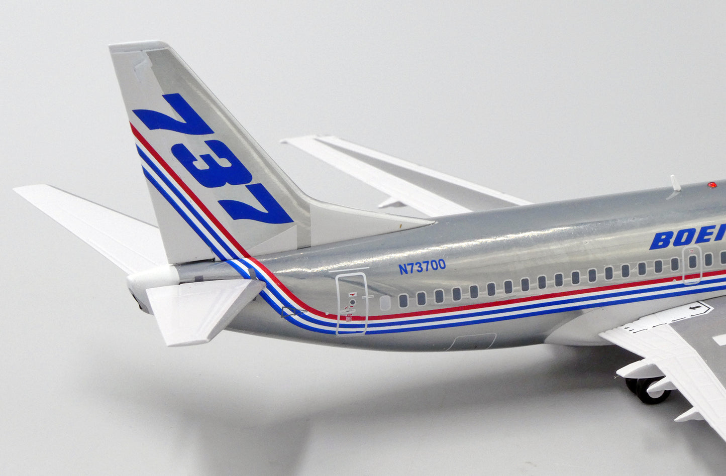 1:200 JC Wings Boeing House Colors 737-500 N73700 LH2231 w/ Stand