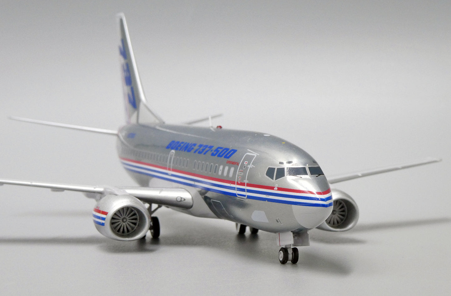 1:200 JC Wings Boeing House Colors 737-500 N73700 LH2231 w/ Stand