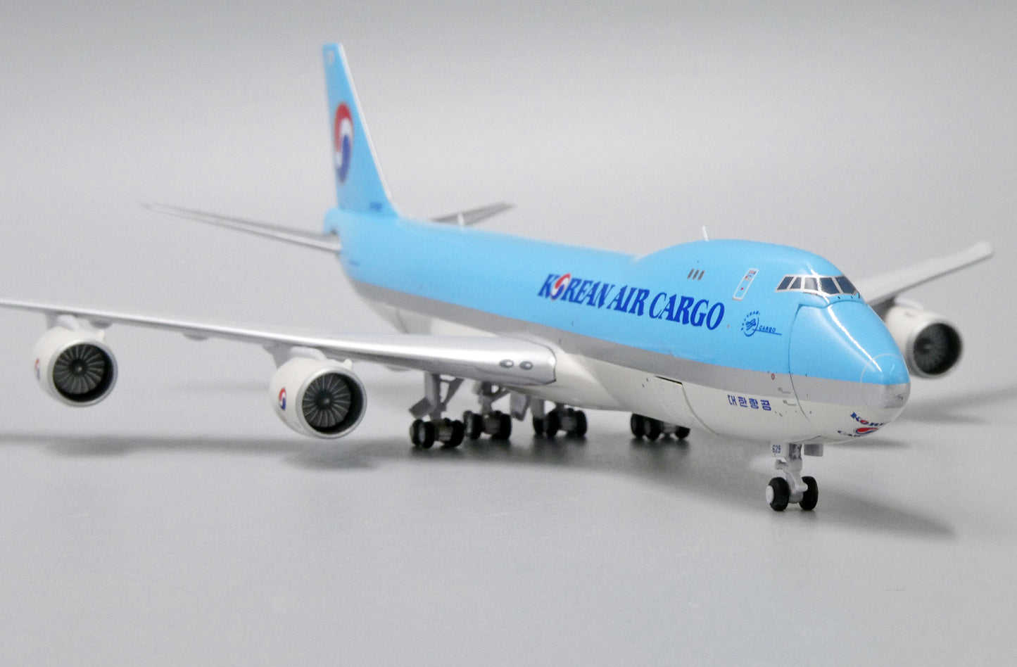 1:400 JC Wings Korean Air Cargo Boeing 747-8F HL7629 EW4748006