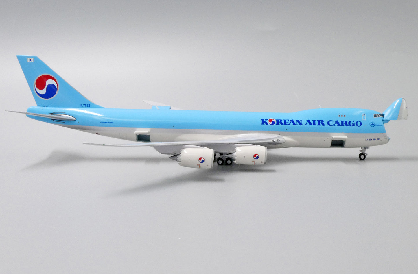 1:400 JC Wings Korean Air Cargo Boeing 747-8F HL7629 EW4748006