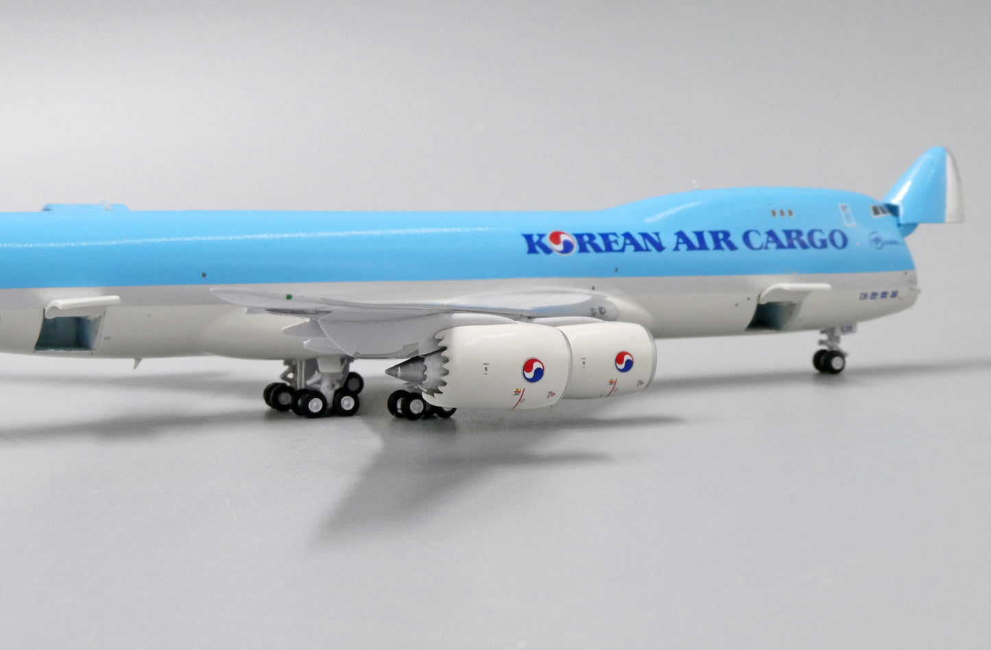 1:400 JC Wings Korean Air Cargo Boeing 747-8F HL7629 EW4748006