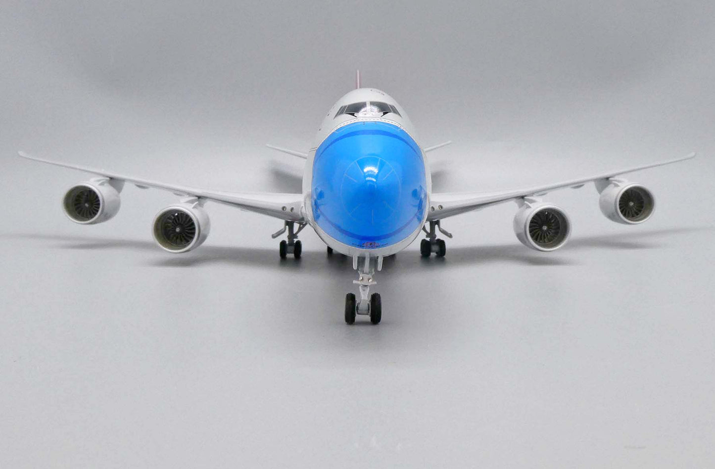 1:200 JC Wings Cargolux Boeing 747-8F "Not Without My Mask" XX20079 LX-VCF
