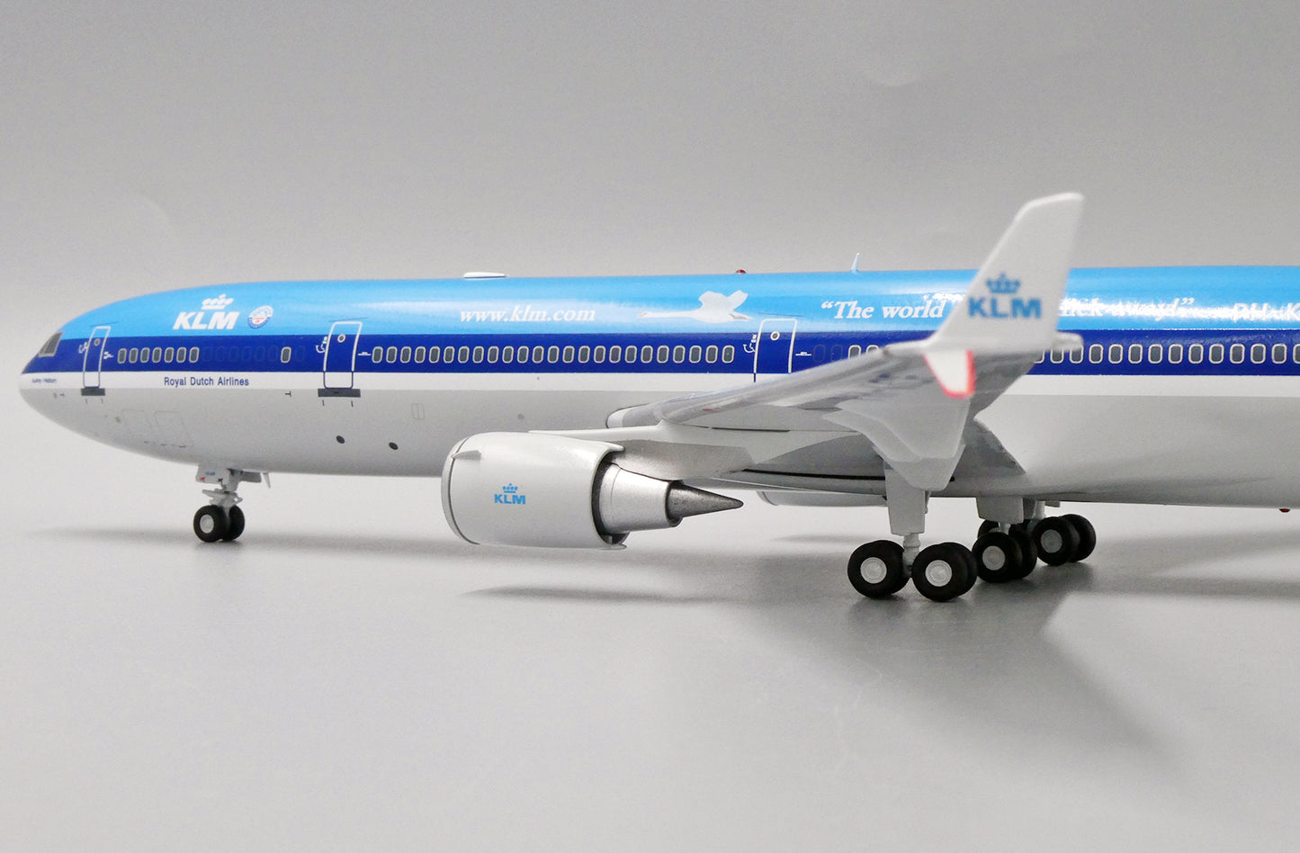 1:200 JC Wings KLM MD-11 "The World is Just a Click Away" PH-KCE XX2423