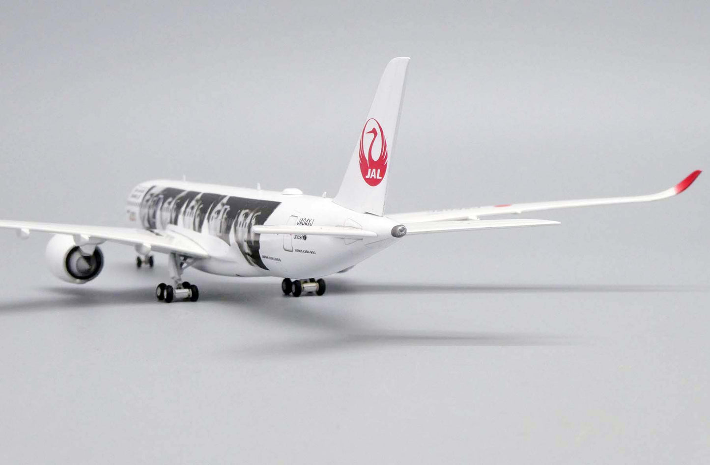1:400 JC Wings Japan Airlines Airbus A350-900XWB "Special Livery" JA04XJ EW4359005