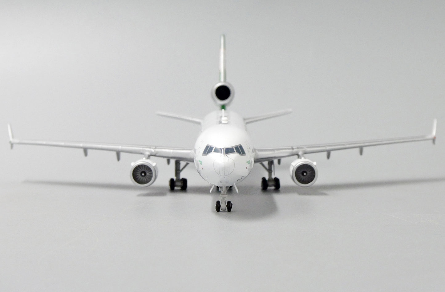 1:400 JC Wings EVA Air McDonnell Douglas MD-11 B-16102 “ANK Joint Service” XX4191