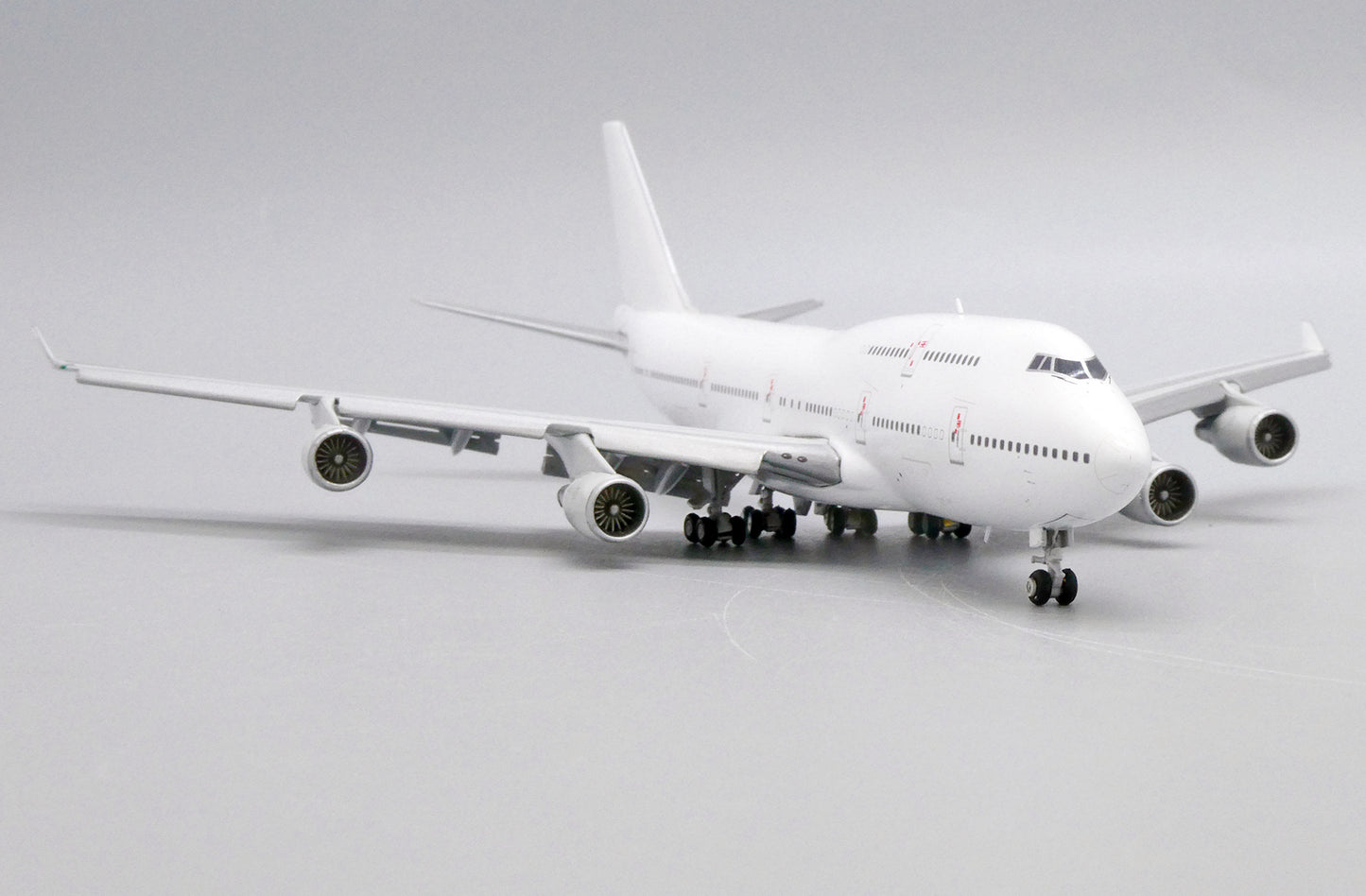 1:400 JC Wings Blank 747-400 (New Mould, General Electric, Flaps Down) BK2007A