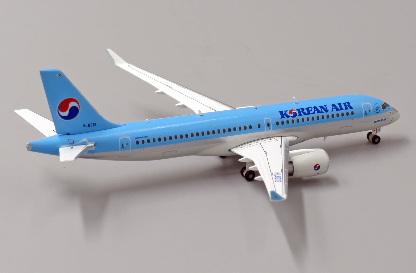 1:400 JC Wings Korean Air Bombardiere CS300 HL8313 EW4CS3002