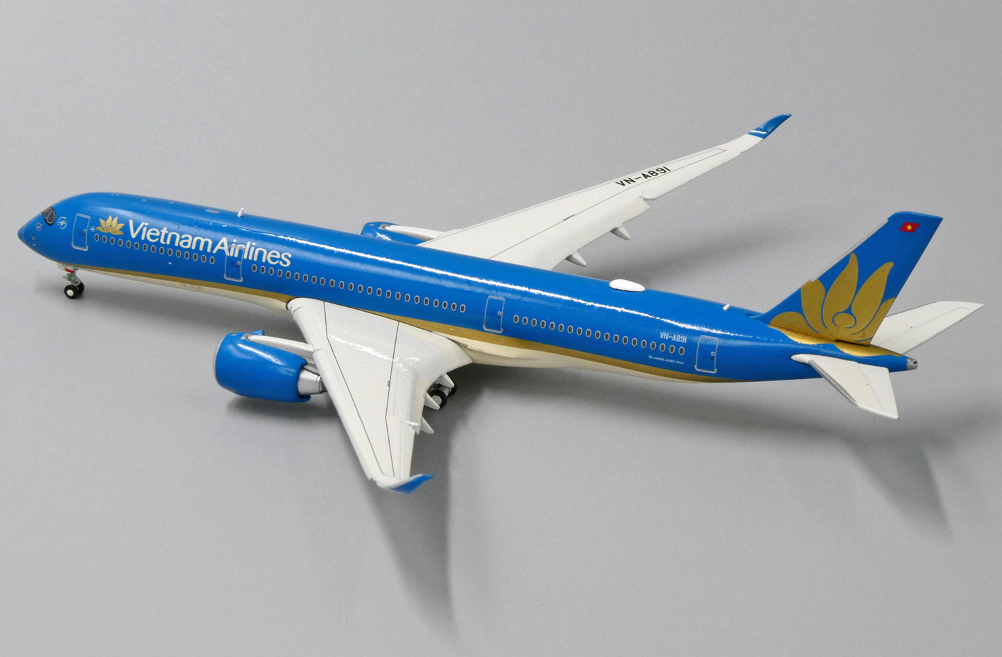 1:400 JC Wings Vietnam Airlines Airbus A350-900 "Flaps Down" VN-A891 LH4053A