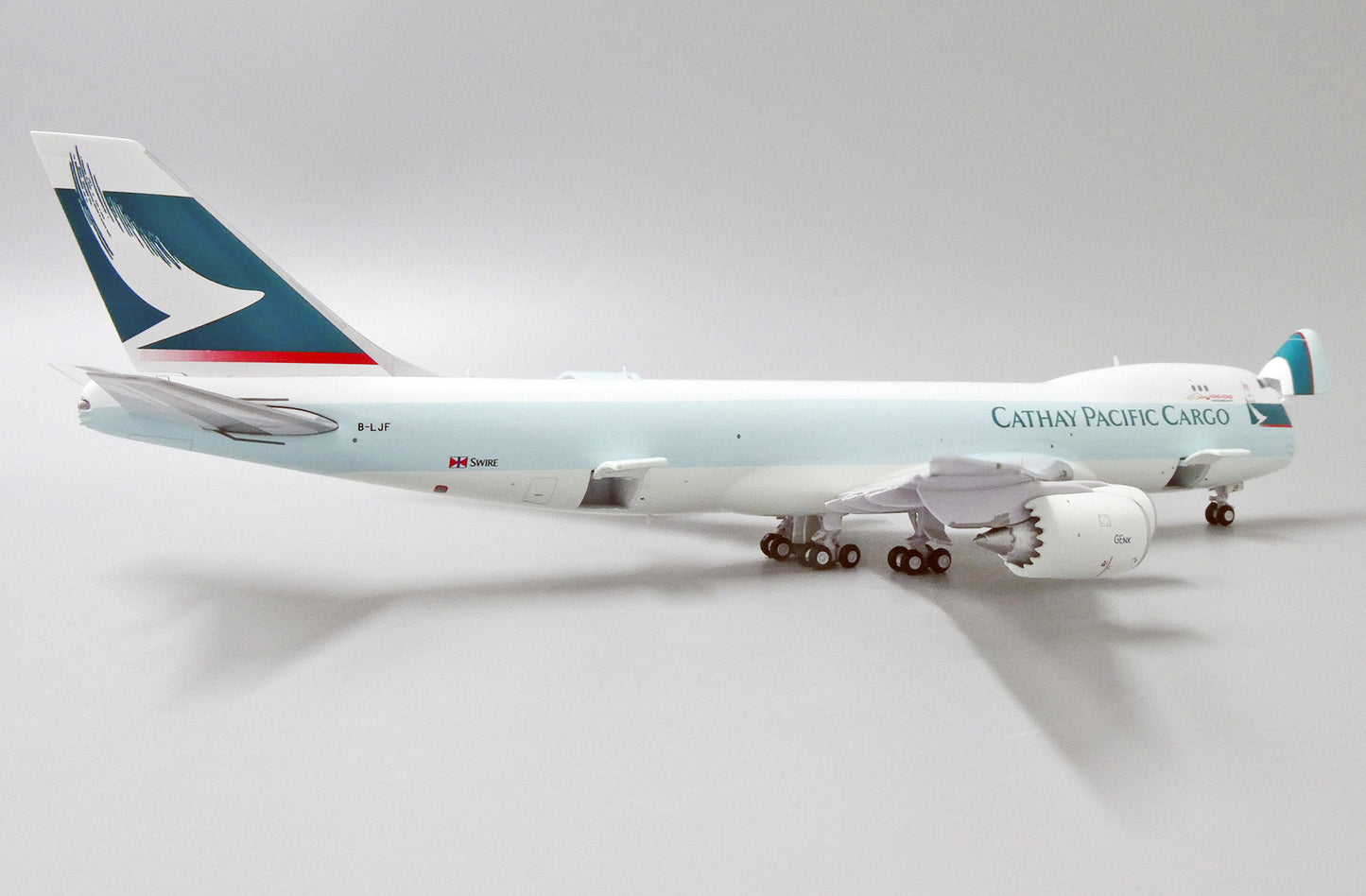 1:400 JC Wings Cathay Pacific Cargo 747-8F B-LJF "Interactive" EW4748010