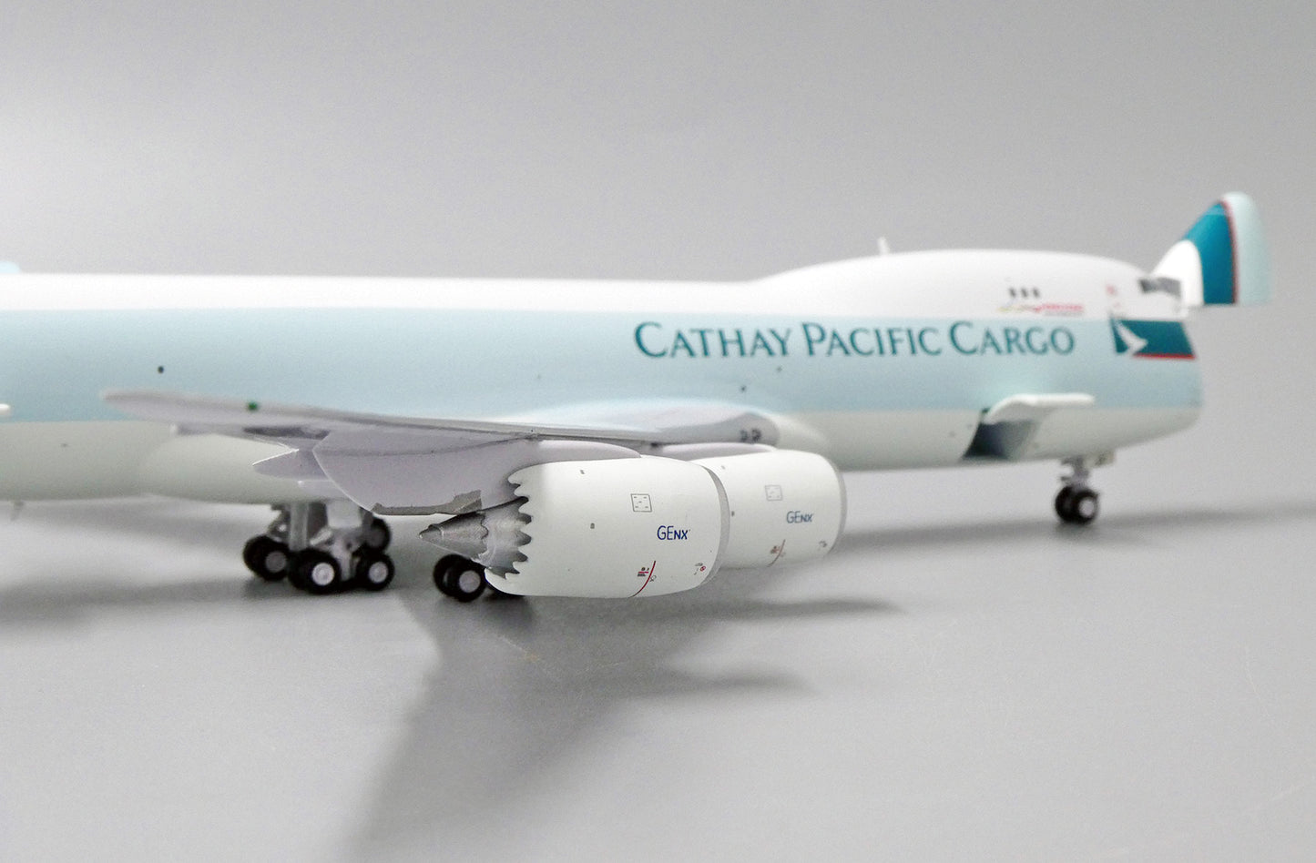 1:400 JC Wings Cathay Pacific Cargo 747-8F B-LJF "Interactive" EW4748010