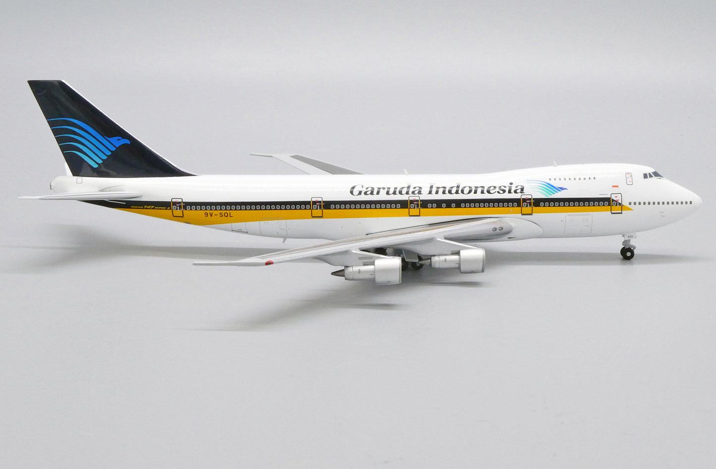 1:400 JC Wings Garuda Indonesia Boeing 747-200 "Singapore Hybrid" 9V-SQL DK4001GIA