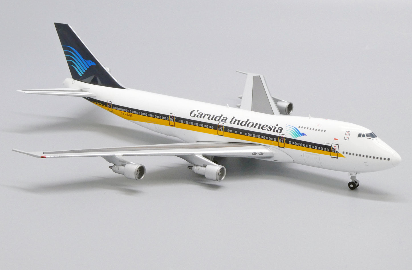 1:400 JC Wings Garuda Indonesia Boeing 747-200 "Singapore Hybrid" 9V-SQL DK4001GIA