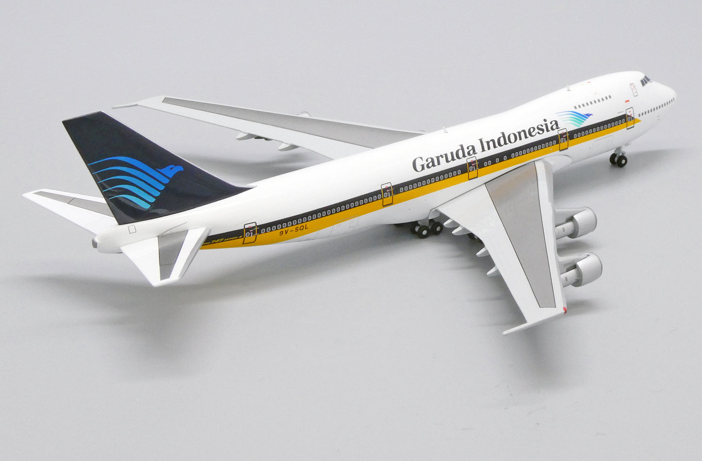 1:400 JC Wings Garuda Indonesia Boeing 747-200 "Singapore Hybrid" 9V-SQL DK4001GIA