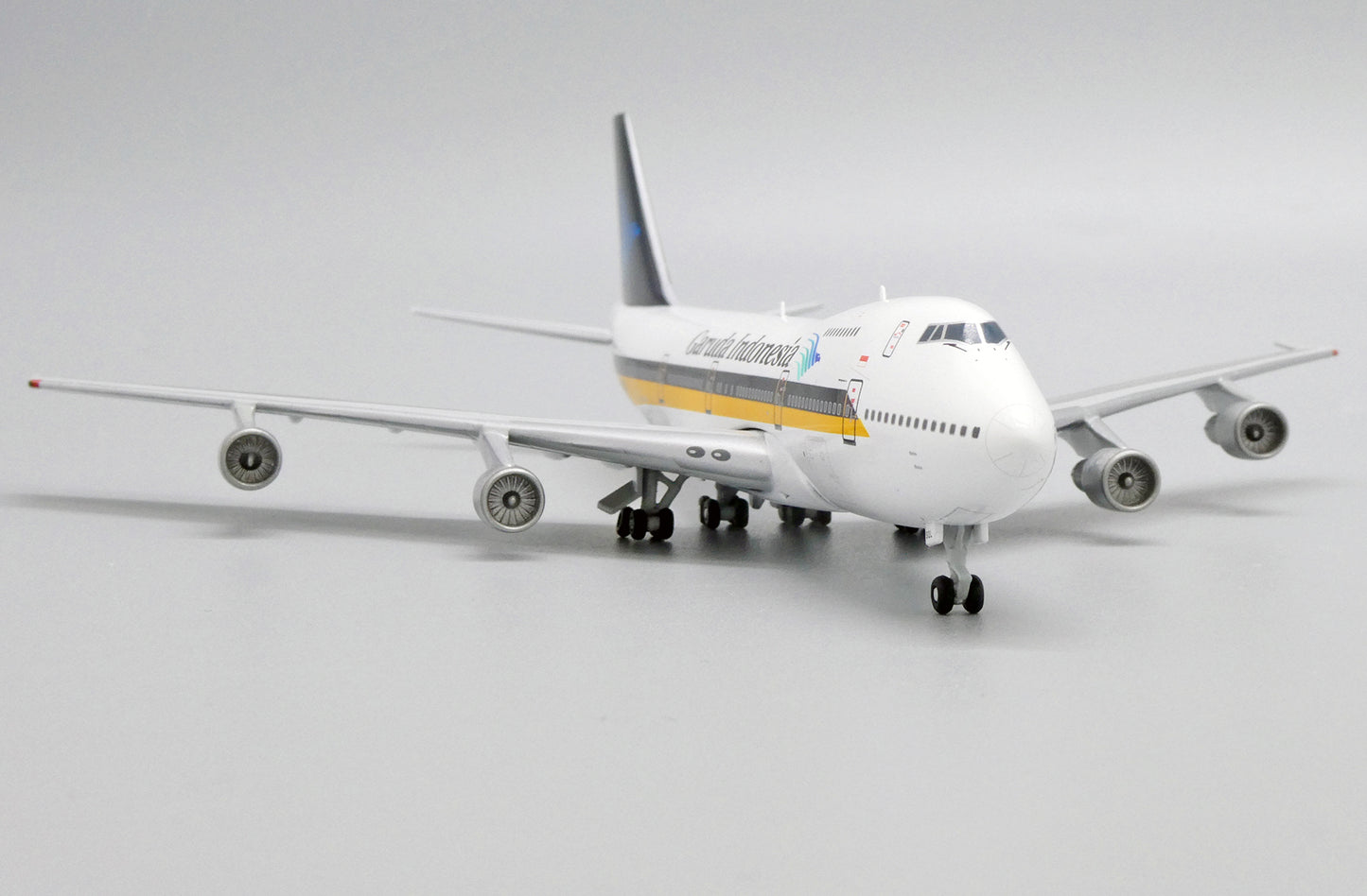 1:400 JC Wings Garuda Indonesia Boeing 747-200 "Singapore Hybrid" 9V-SQL DK4001GIA