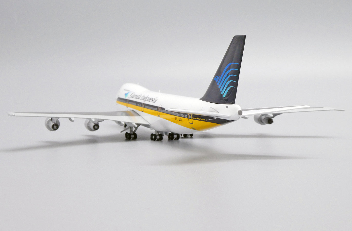 1:400 JC Wings Garuda Indonesia Boeing 747-200 "Singapore Hybrid" 9V-SQL DK4001GIA
